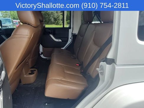 Used 2016 Jeep Wrangler Unlimited Sahara w/ Connectivity Group AWD/4WD image 17