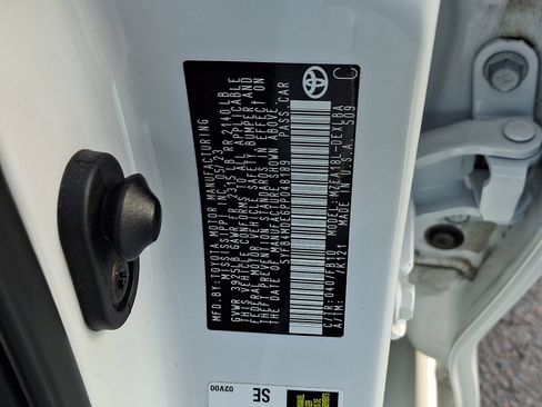 Used 2023 Toyota Corolla LE w/ Carpet Mat Package (TMS) image 27