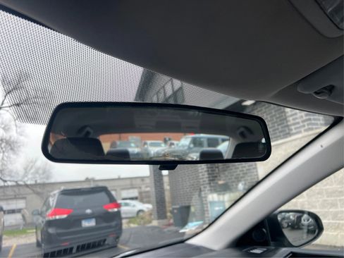 Used 2015 Toyota Corolla LE image 17