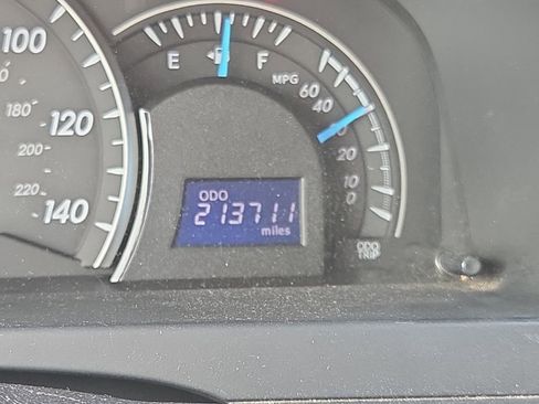 Used 2012 Toyota Camry L image 15