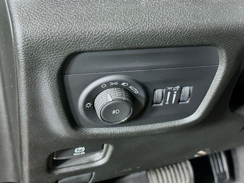 Used 2023 Jeep Grand Cherokee Limited AWD/4WD image 17