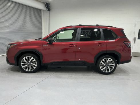 Used 2025 Subaru Forester Touring AWD/4WD image 5