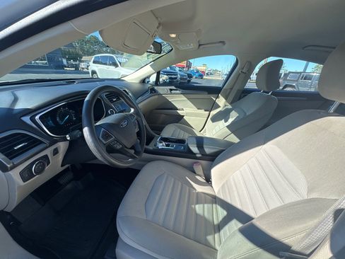 Used 2017 Ford Fusion SE image 11
