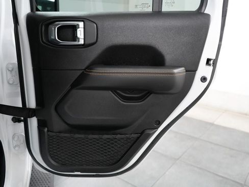 Used 2025 Jeep Wrangler Unlimited Sahara AWD/4WD image 23