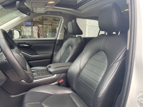 Used 2022 Toyota Highlander XLE image 55