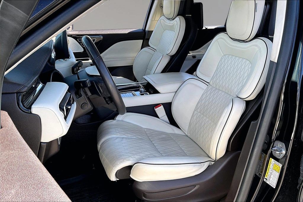 Used 2022 Lincoln Aviator Black Label w/ Dynamic Handling Package AWD/4WD image 21