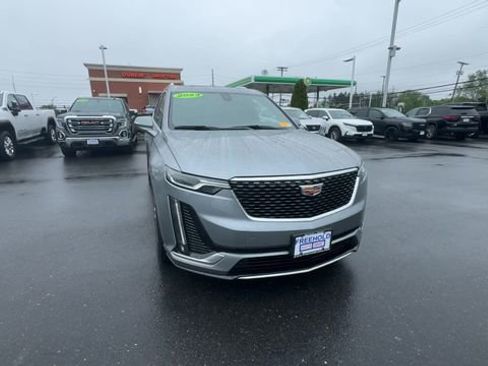 Used 2023 Cadillac XT6 Premium Luxury AWD/4WD image 2