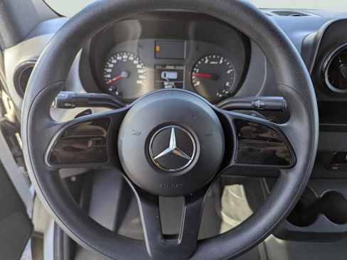 Used 2019 Mercedes-Benz Sprinter 2500 image 31