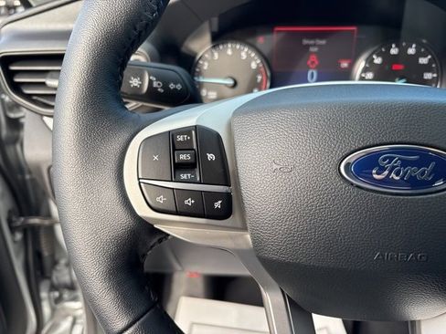 Used 2022 Ford Explorer XLT image 25