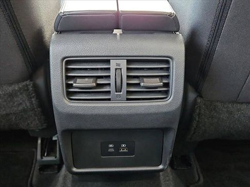 Used 2022 Nissan Rogue SV image 16