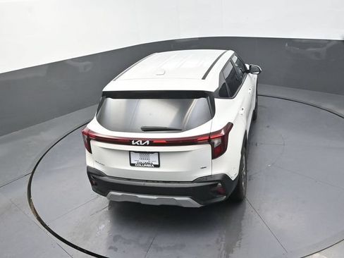 Used 2024 Kia Seltos LX AWD/4WD image 16