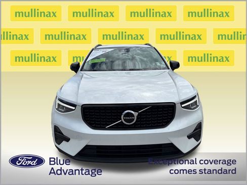 Used 2024 Volvo XC40 B5 Core image 11