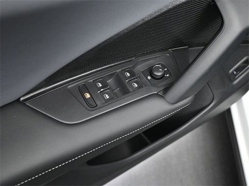 New 2025 Volkswagen Tiguan SE image 13