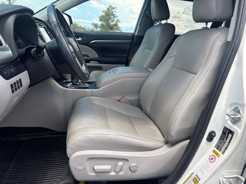 Used 2019 Toyota Highlander Limited Platinum AWD/4WD image 10