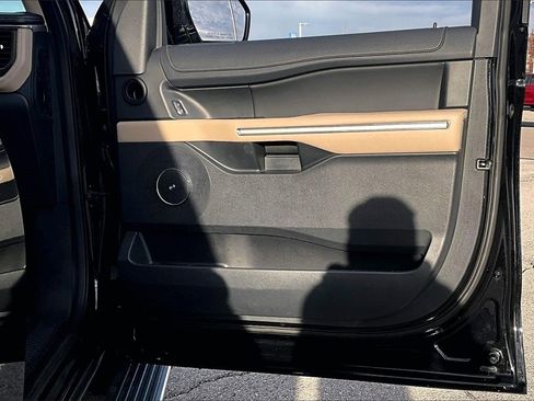 Used 2024 Ford Expedition Max Limited image 18