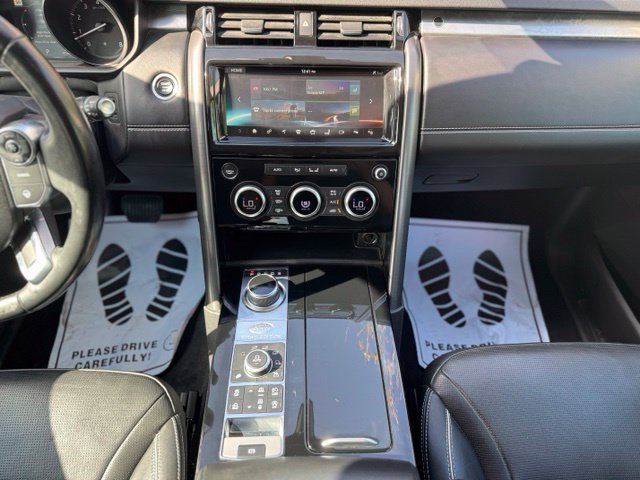 Used 2017 Land Rover Discovery First Edition AWD/4WD image 27