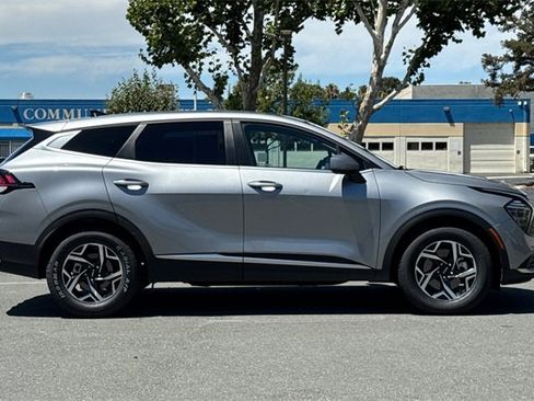 Used 2024 Kia Sportage LX image 3