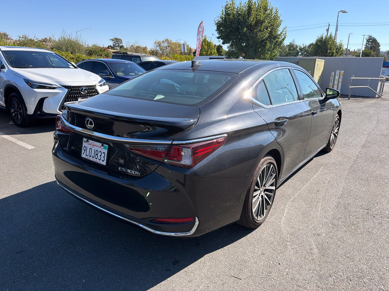 Used 2024 Lexus ES 300h w/ Premium Package FWD image 5