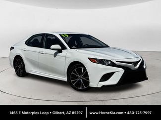 Used 2019 Toyota Camry SE image 1