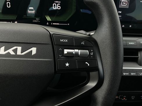 Used 2025 Kia K4 LXS image 35