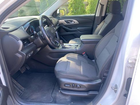 Used 2018 Chevrolet Traverse LT image 9