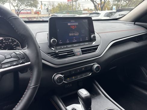 Used 2022 Nissan Altima 2.5 SR image 15