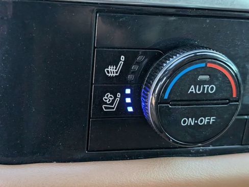 Used 2024 Nissan Pathfinder Platinum FWD image 19