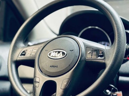 Used 2013 Kia Forte EX image 16