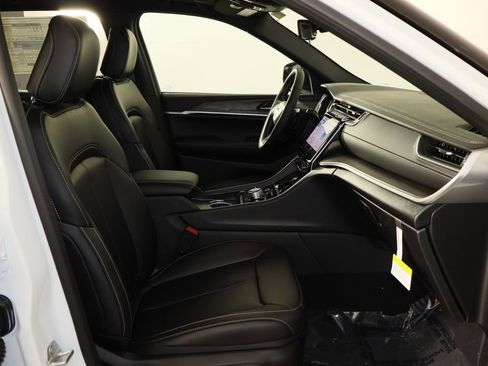 New 2025 Jeep Grand Cherokee Limited image 19