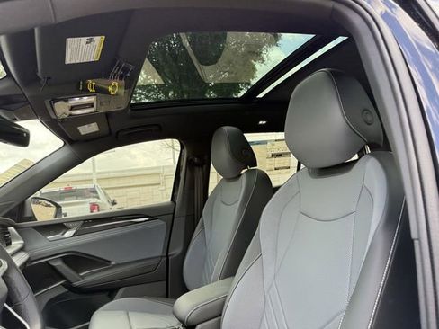 New 2026 Volkswagen Tiguan SE R-Line FWD image 17