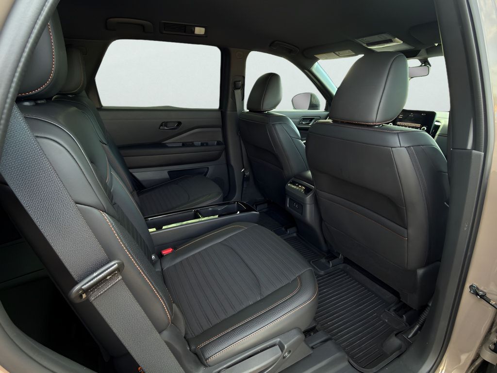 Used 2025 Nissan Pathfinder Rock Creek AWD/4WD image 31