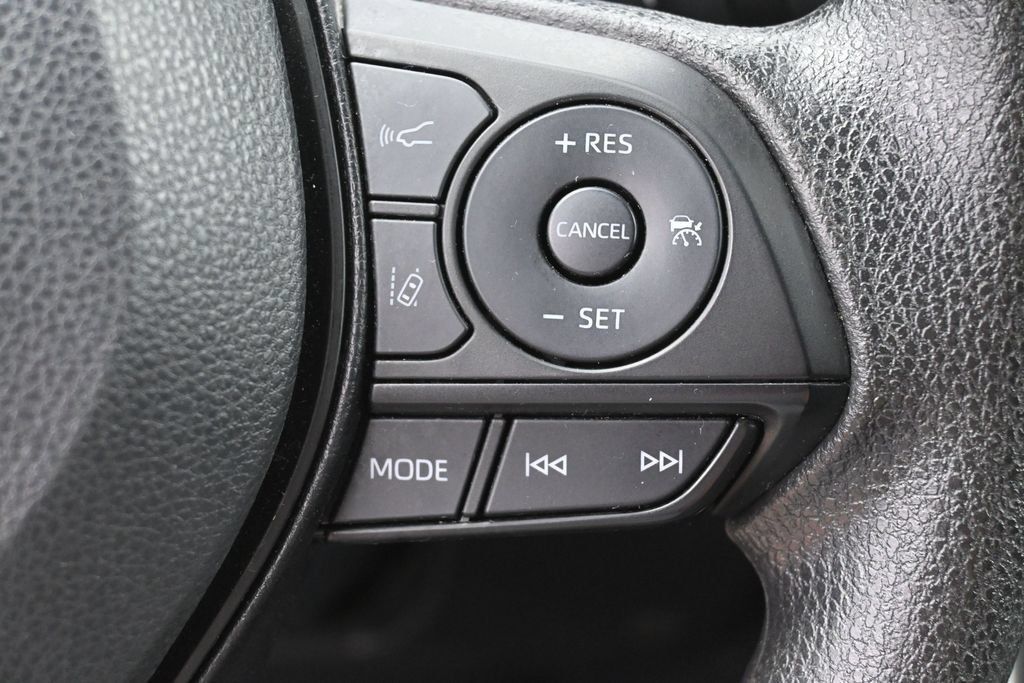 Certified 2025 Toyota RAV4 XLE AWD/4WD image 18