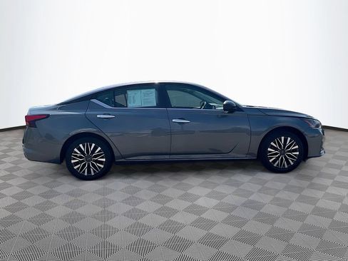 Used 2025 Nissan Altima 2.5 SV FWD image 4