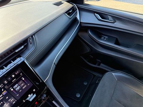 Used 2024 Jeep Grand Cherokee L Laredo image 32