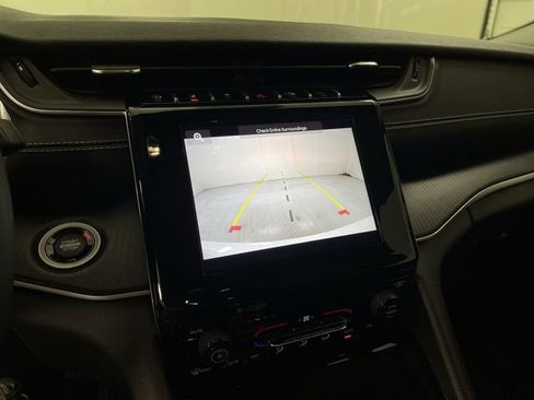 Used 2024 Jeep Grand Cherokee Laredo image 25