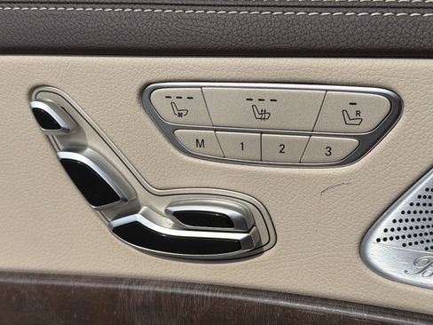 Used 2019 Mercedes-Benz S 560 Sedan image 25