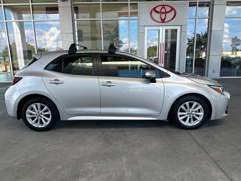Certified 2023 Toyota Corolla SE w/ SE Premium Package FWD image 9