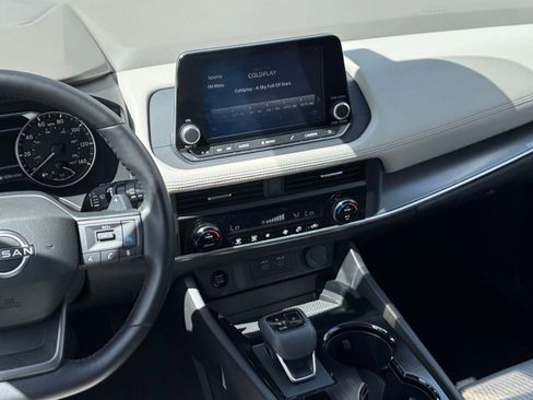 Used 2025 Nissan Rogue SV FWD image 20