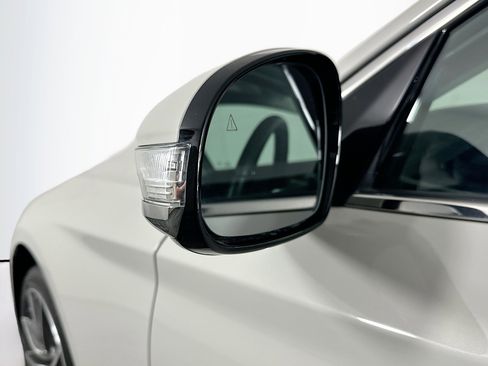 Used 2025 Genesis G70 2.5T image 16