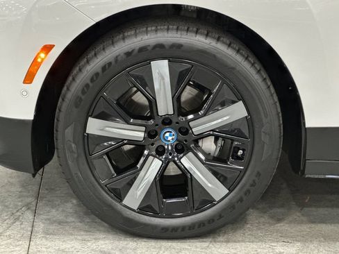 Used 2024 BMW iX xDrive50 AWD/4WD image 34