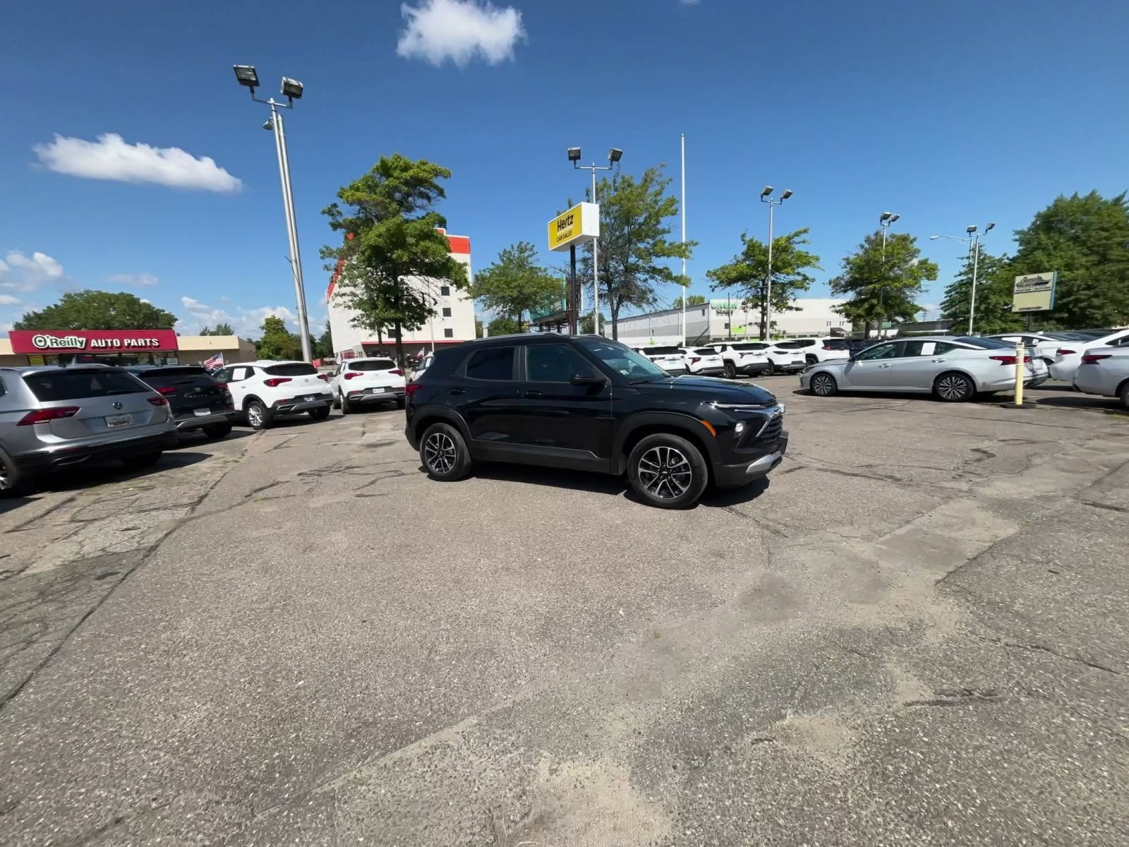 Used 2025 Chevrolet TrailBlazer LT w/ Driver Confidence Package AWD/4WD image 2