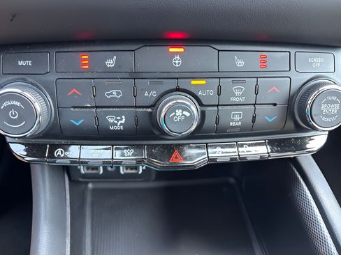 Used 2025 Dodge Durango GT AWD/4WD image 30