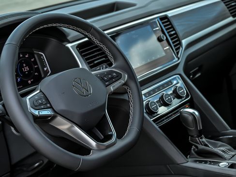 Used 2023 Volkswagen Atlas SE w/ Panoramic Sunroof Package AWD/4WD image 34