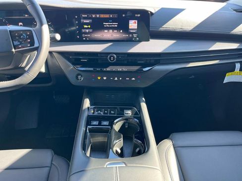 Certified 2025 Nissan Murano SV image 21