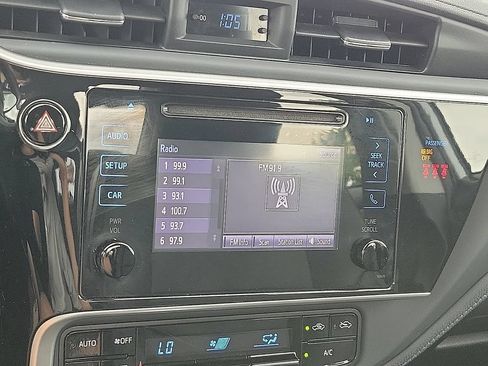 Used 2018 Toyota Corolla SE FWD image 14