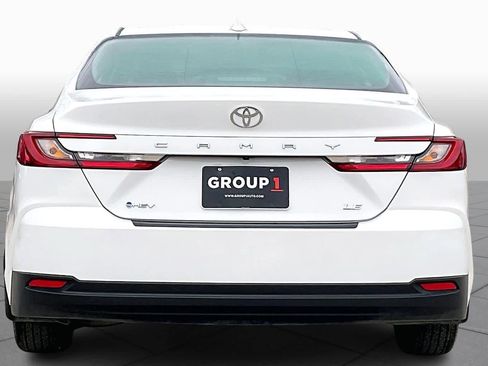Used 2025 Toyota Camry LE w/ Convenience Package image 5