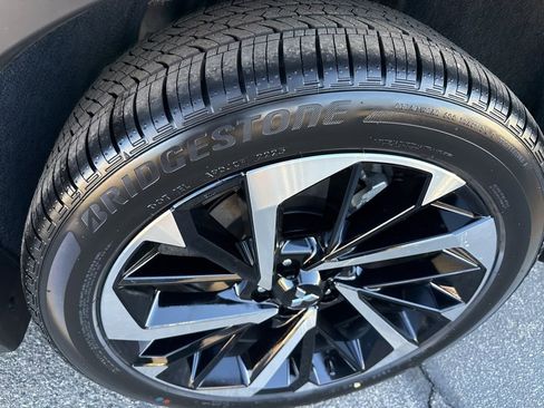 New 2025 Mitsubishi Outlander SEL image 11