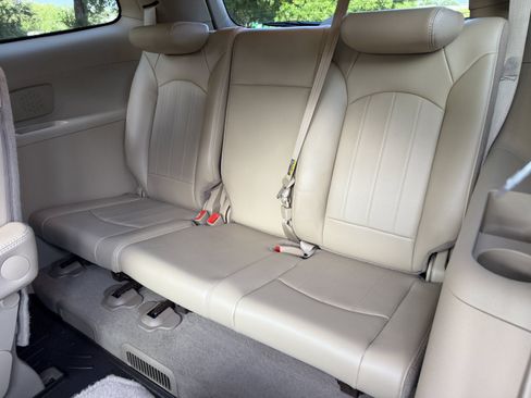 Used 2008 Buick Enclave CXL w/ Entertainment Package #2 FWD image 22