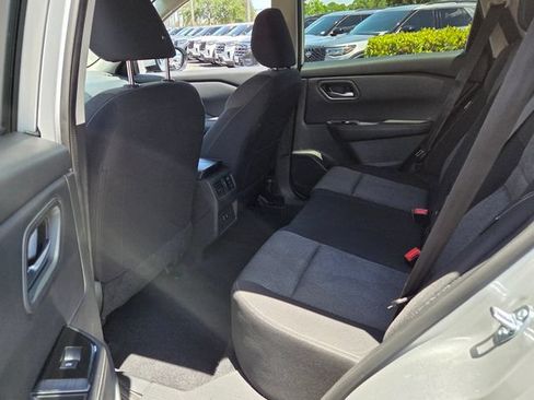 Used 2025 Nissan Rogue SV FWD image 11
