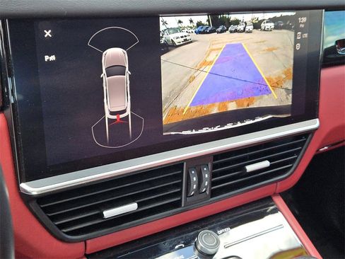 Used 2022 Porsche Cayenne image 24